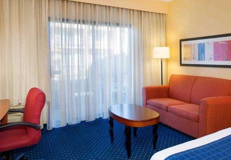 Hotel Courtyard Chicago 3*